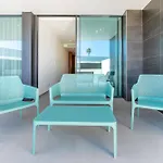アパート Seabreeze - Luxury Poolside Oasis *