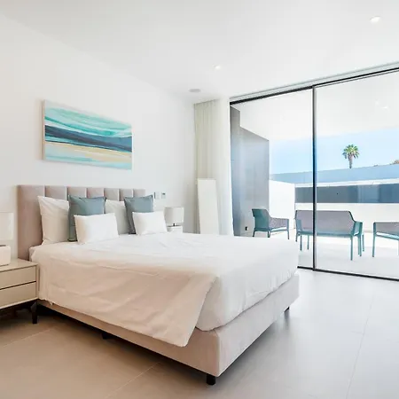 Seabreeze - Luxury Poolside Oasis 拉哥斯