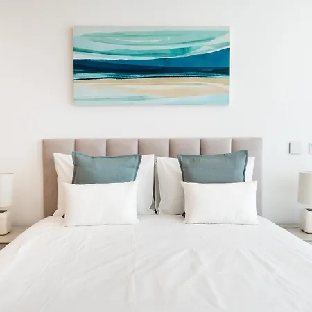 Seabreeze - Luxury Poolside Oasis Apartment *