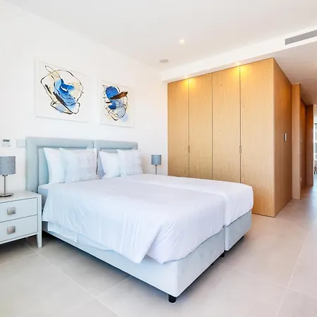 Appartement Seabreeze - Luxury Poolside Oasis