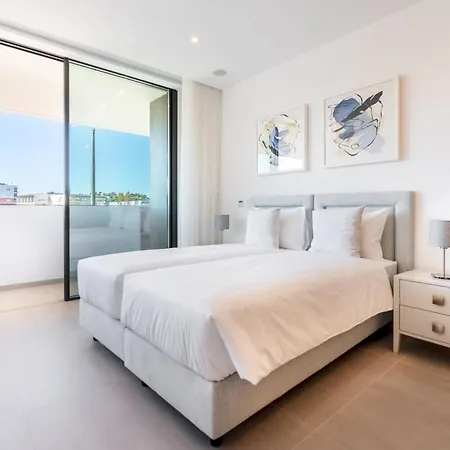 Seabreeze - Luxury Poolside Oasis Apartment Lagos