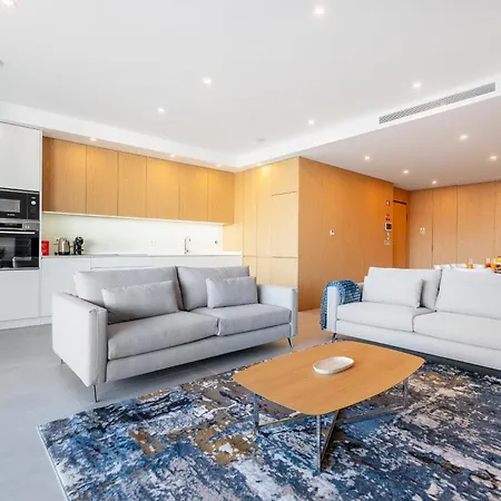 Appartement Seabreeze - Luxury Poolside Oasis