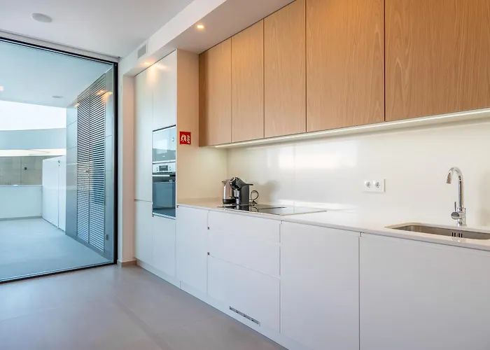 Apartment Seabreeze - Luxury Poolside Oasis