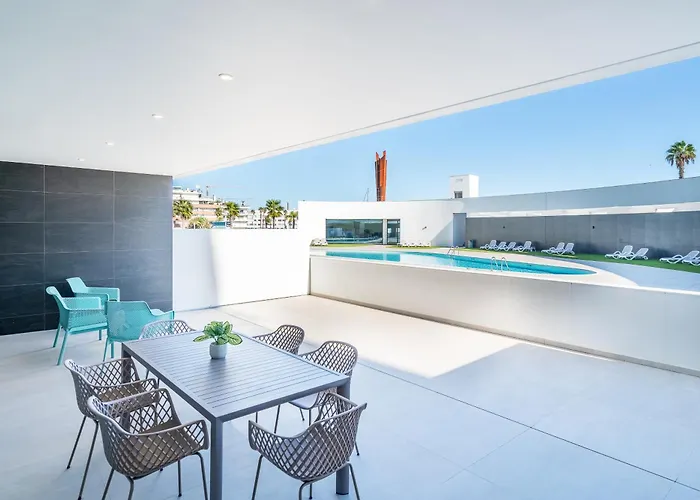 Seabreeze - Luxury Poolside Oasis * Lagos