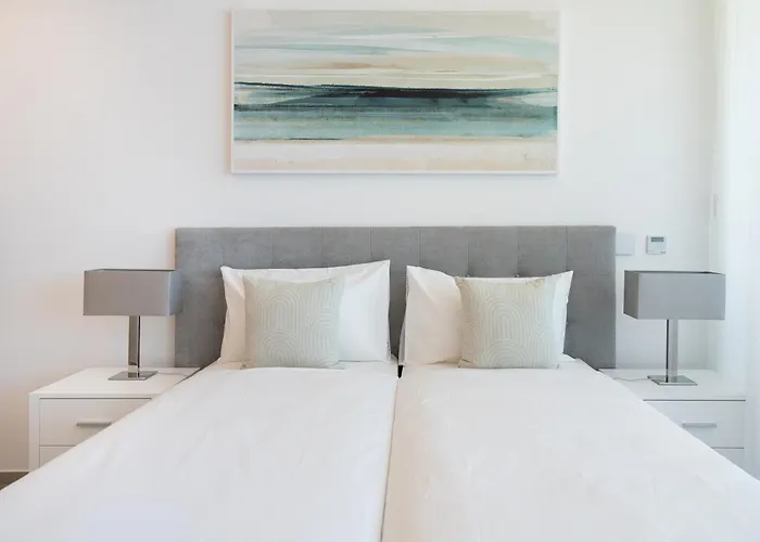 Seabreeze - Luxury Poolside Oasis * Lagos