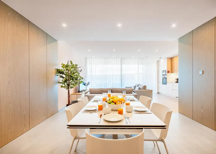 Apartment Seabreeze - Luxury Poolside Oasis Lagos