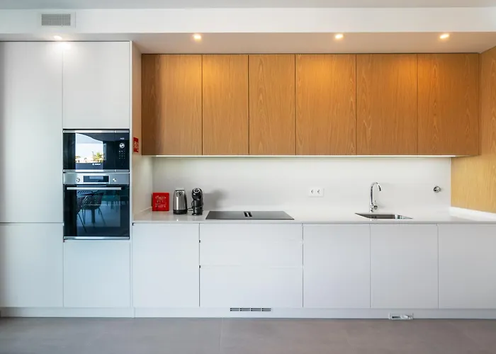 Seabreeze - Luxury Poolside Oasis Apartment Lagos