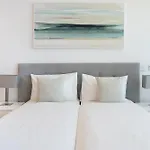 Seabreeze - Luxury Poolside Oasis * Lagos