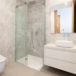 Apartament Seabreeze - Luxury Poolside Oasis *