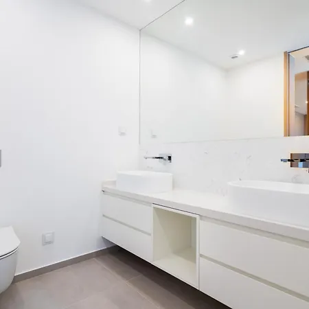 アパート Seabreeze - Luxury Poolside Oasis