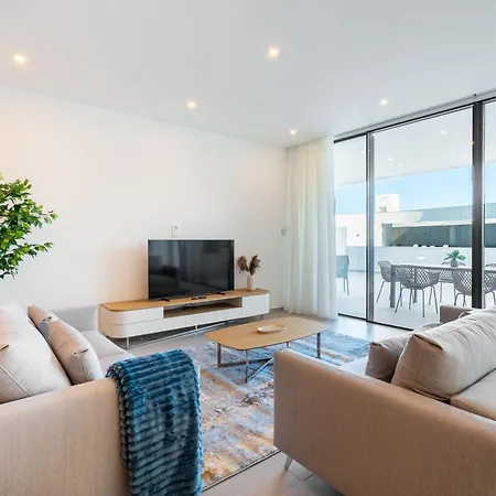 Seabreeze - Luxury Poolside Oasis Apartment *