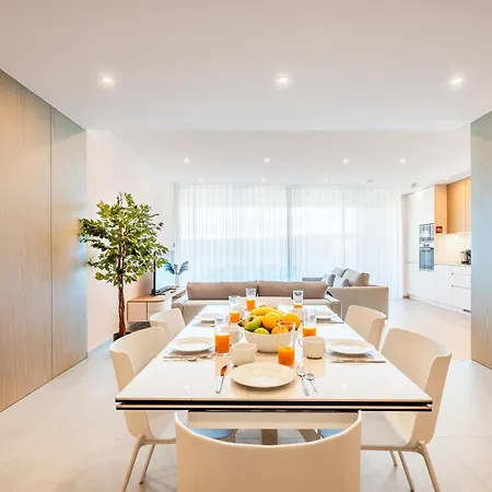 Apartment Seabreeze - Luxury Poolside Oasis Lagos