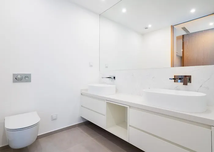 アパート Seabreeze - Luxury Poolside Oasis