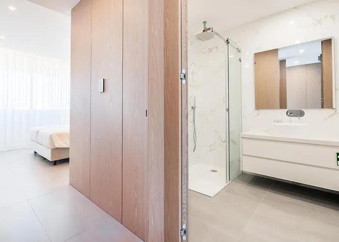 Seabreeze - Luxury Poolside Oasis アパート ラゴス