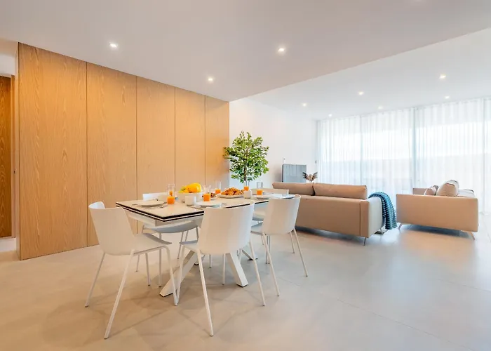 Seabreeze - Luxury Poolside Oasis *