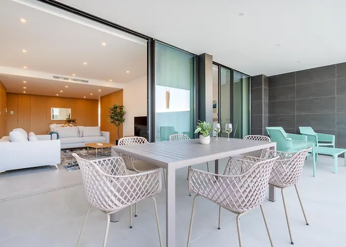 Seabreeze - Luxury Poolside Oasis ラゴス