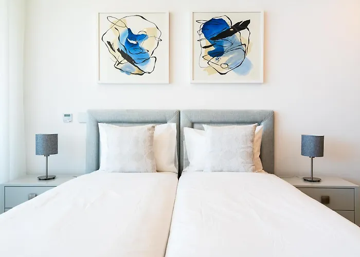 Seabreeze - Luxury Poolside Oasis *