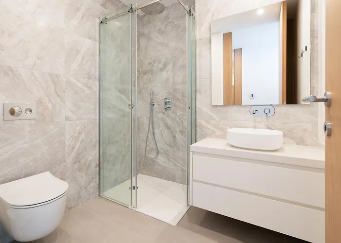 アパート Seabreeze - Luxury Poolside Oasis *