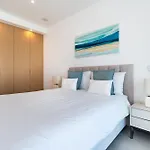 Apartment Seabreeze - Luxury Poolside Oasis *