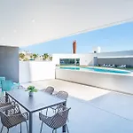 Seabreeze - Luxury Poolside Oasis * Lagos
