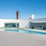 Seabreeze - Luxury Poolside Oasis