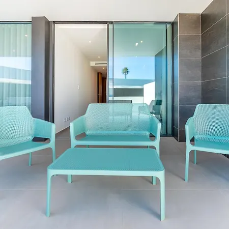 Apartamento Seabreeze - Luxury Poolside Oasis *